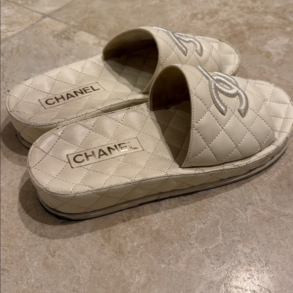 100% AUTHENTIC CHANEL SANDALS - Picture 11 of 14